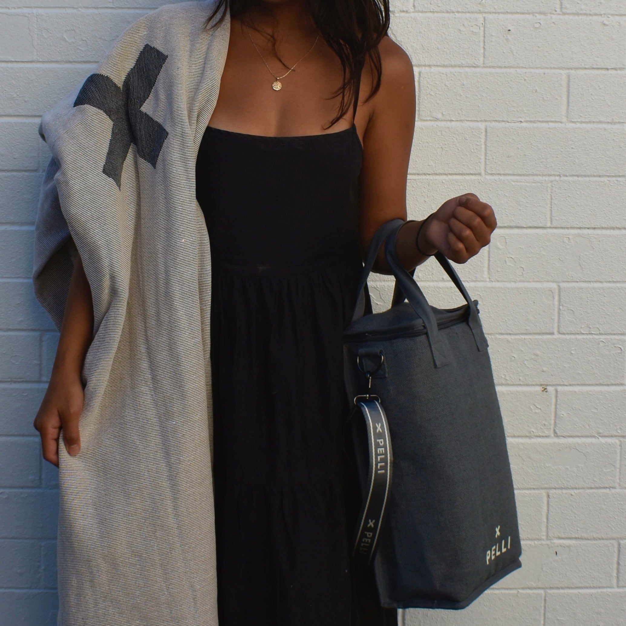 OUTLET - On the Grapevine Jute Wine Cooler Bag - Charcoal Grey