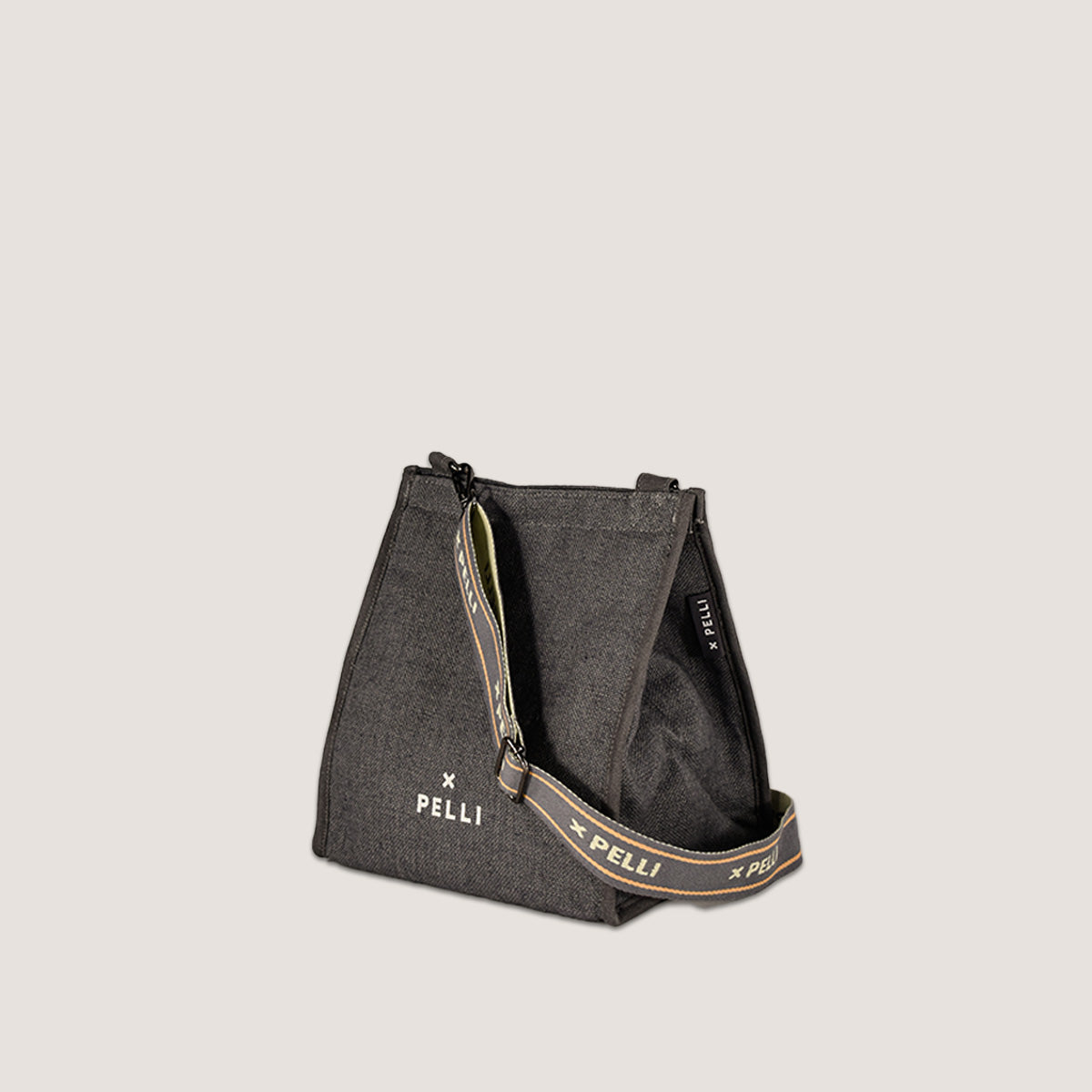 black cooler lunch bag