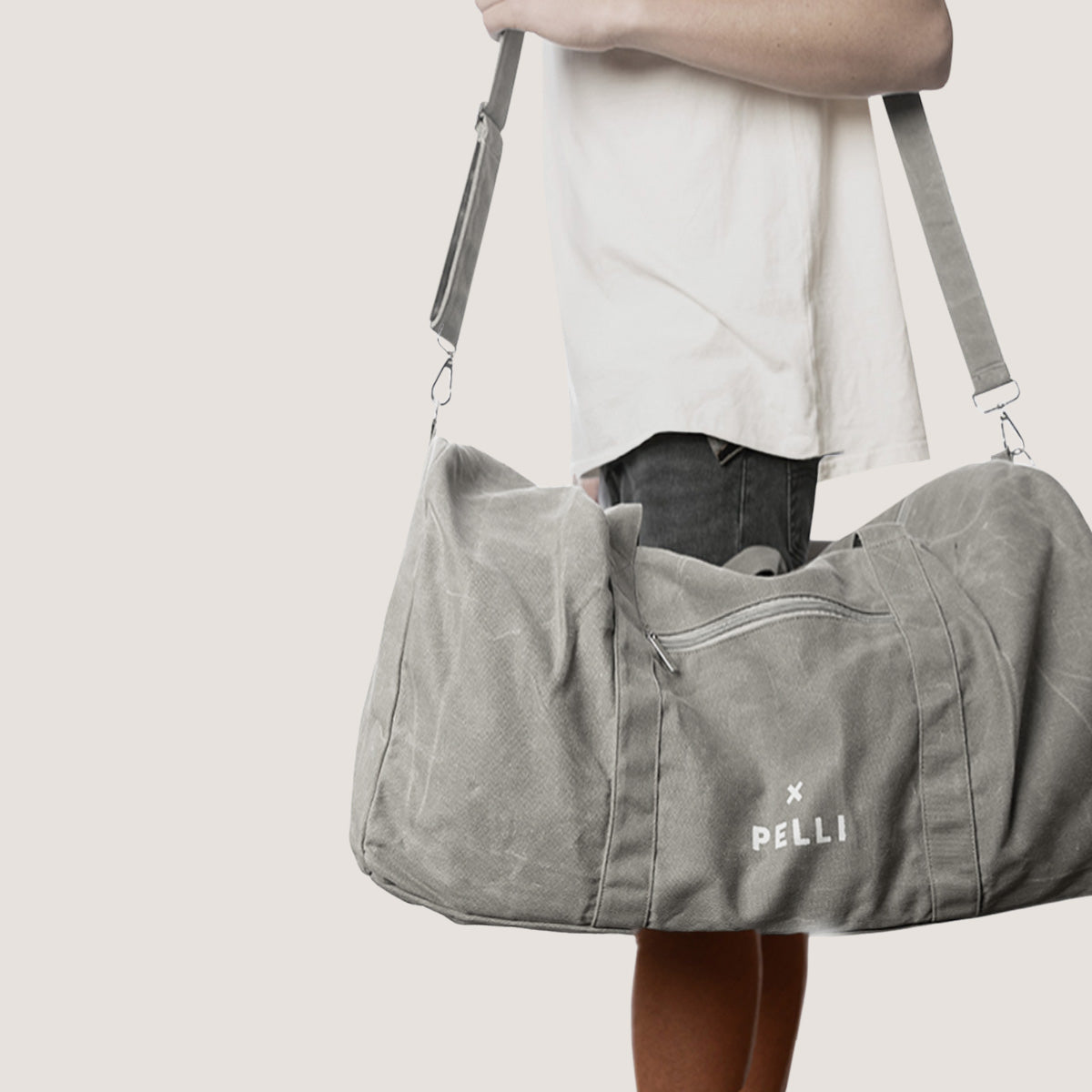 Medium Waxed Canvas Duffle Bag in Pebble Grey